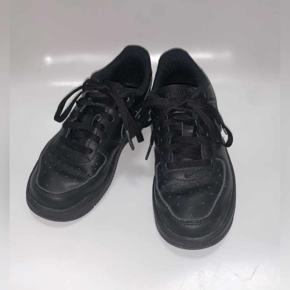 Nike Boys Low Top Air Force Sneakers Size 12 Black